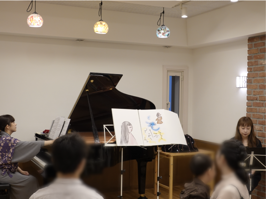 ピアノの演奏とイラストを使った朗読を楽しむ親子公演
